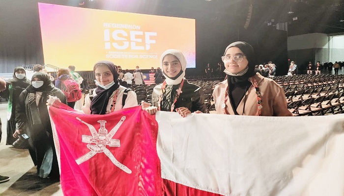 2 Omani students bag international award