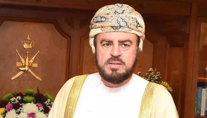 السيد أسعد بن طارق يقدِّم واجب العزاء في وفاة الشيخ خليفة بن زايد