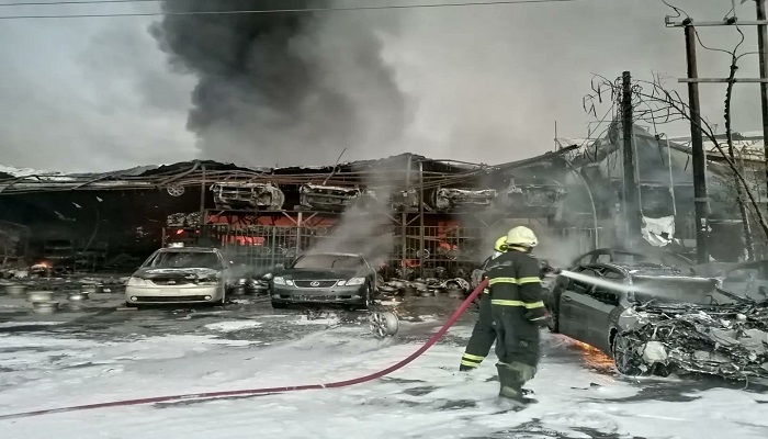 Firefighters douse fire at industrial workshop in Oman