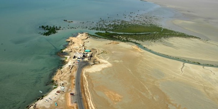 شاطئ ’فلم’ من أهم المواقع السياحية بالوسطى