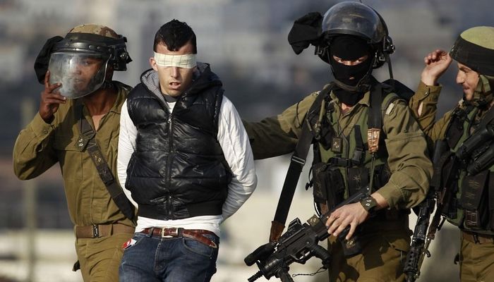 السلطات الإسرائيلية تعتقل 13 فلسطينيًّا