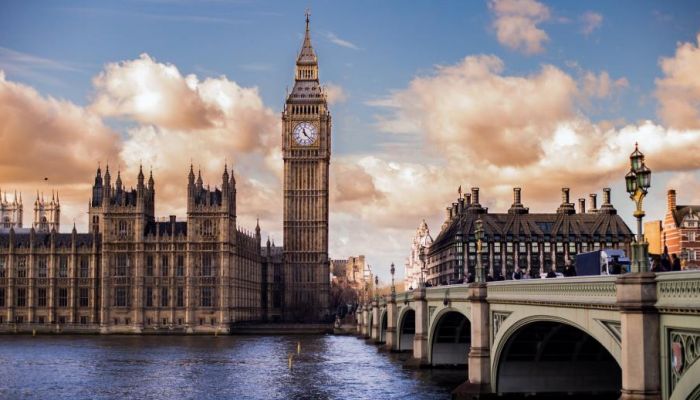 بريطانيا تعفي القطريين من تأشيرة السفر بدءاً من 2023