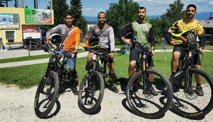 أربعة دراجين يمثلون سلطنة عُمان في بطولة العالم للتحمل للدراجات الجبلية في سلوفينيا