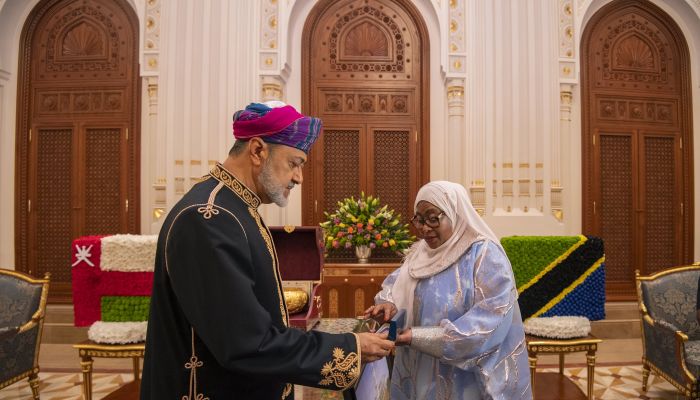 جلالة السلطان يقيم مأدبة عشاء تكريمًا لرئيسة تنزانيا
