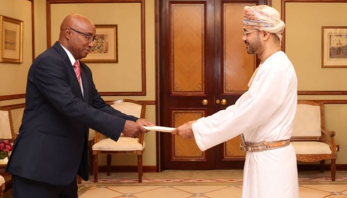 وزير الخارجية يتسلّم نسخة من أوراق اعتماد السفير السوداني