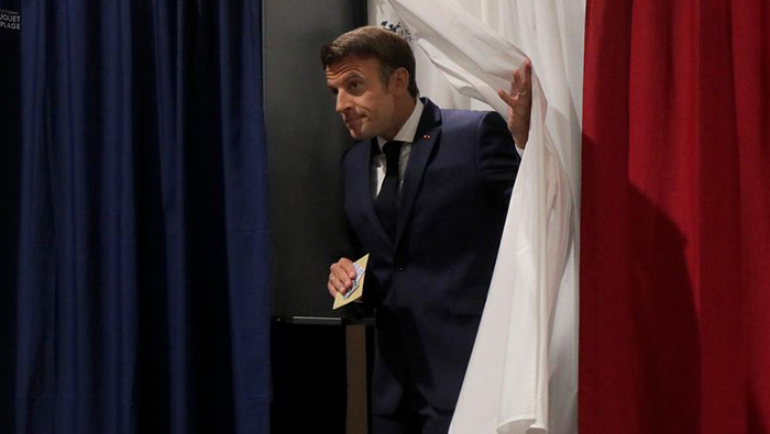Macron loses absolute majority in French election