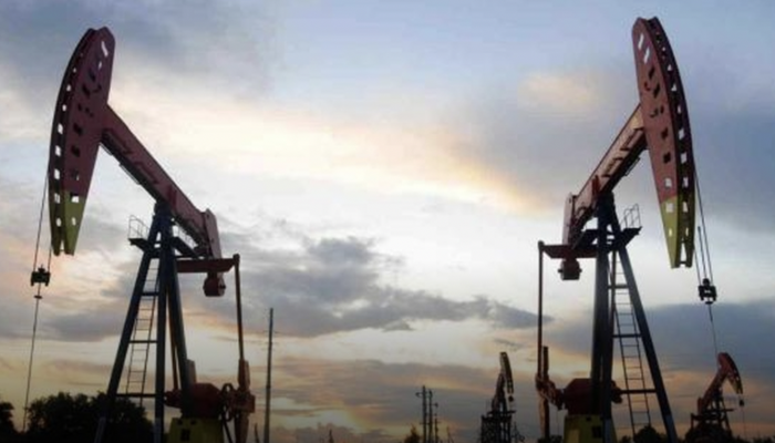 أسعار النفط تتراجع بسبب مخاوف من ركود اقتصادي