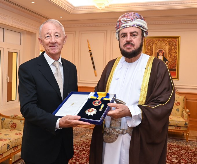 جلالة السلطان يمنح وسام النعمان من الدرجة الأولى للسفير المجري