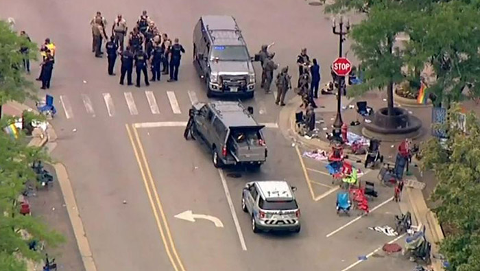 Suspect detained after shooting at Chicago parade leaves 6 dead