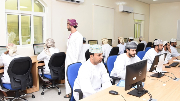 the-labour-ministry-conducts-tests-for-job-applicants-in-dhofar-i-times