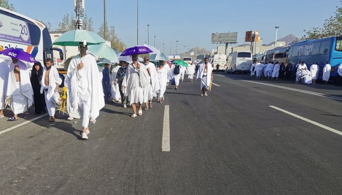 حجاج بيت الله الحرام يتوجهون للوقوف على صعيد عرفات