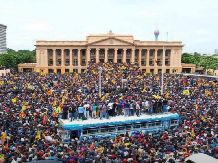 Enraged Sri Lankans 'unwind' at President Gotabaya Rajapaksa's house