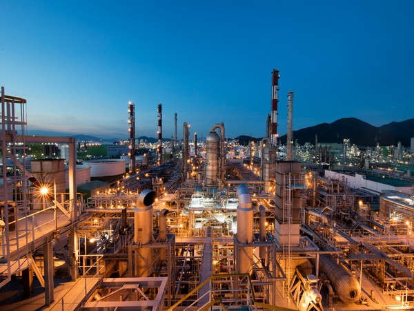 Inventories of four largest Korean petrochemical firms surged by 54%