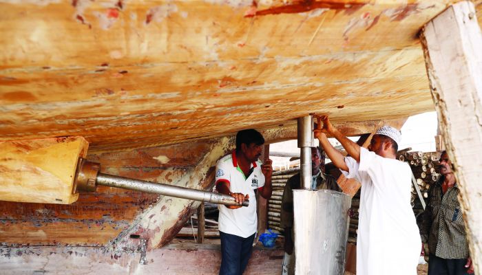 صناعة السفن التقليدية في عمان عمرها آلاف السنين ورغم التحديات تحتفظ بمكانتها