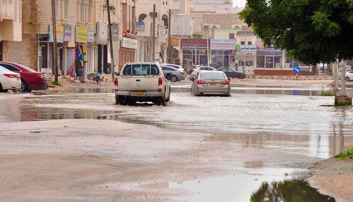 هطول أمطار متفاوتة الغزارة على عدد من ولايات محافظة ظفار