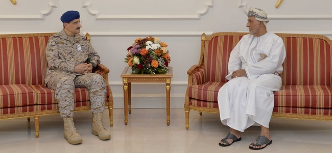 نائبُ رئيس الوزراء لشؤون الدفاع يستقبل قائد القوات الجوية الملكية السعودية