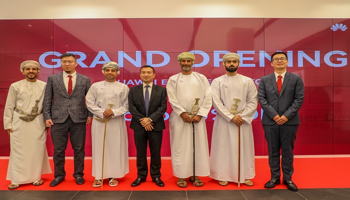 HUAWEI inaugurates its largest experience store in Mall of Oman