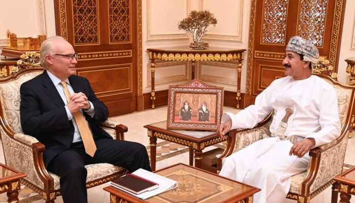 وزير المكتب السلطاني يستقبل المبعوث الأمريكي الخاص باليمن
