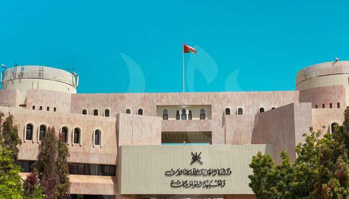 بعد توقفها يوم أمس بسبب الطقس.. عودة حركة الملاحة البحرية