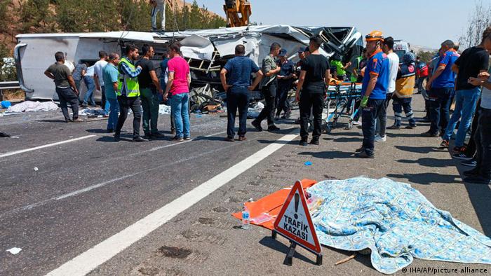 Turkey: Dozens dead in duplicate road crashes