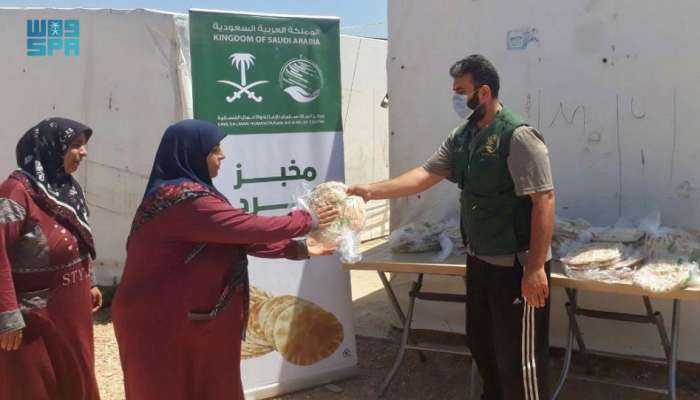 KSrelief continues distributing bread to refugees in North Lebanon