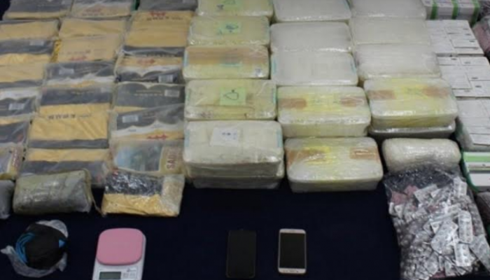 Expat arrested for smuggling drugs