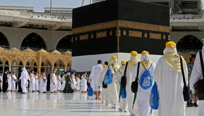 السعودية: ’عصبة النساء’ ليست شرطاً لعمرة المرأة