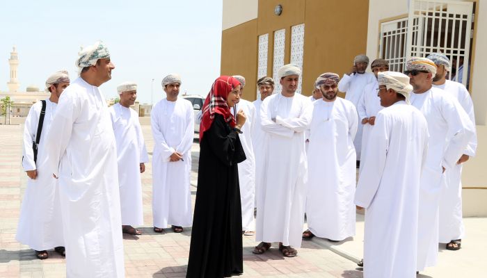 الشيبانية والشعيلي ومحافظ شمال الباطنة يتفقدون مدارس مشروع مدينة لوى