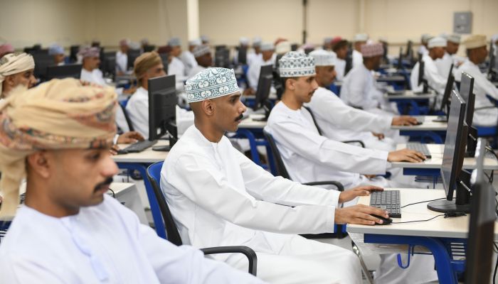 شرطة عمان السلطانية توظف دفعة جديدة من المواطنين