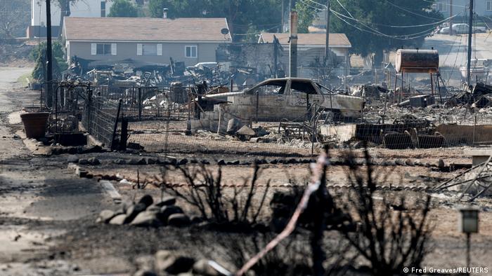 California wildfire destroys 100 homes