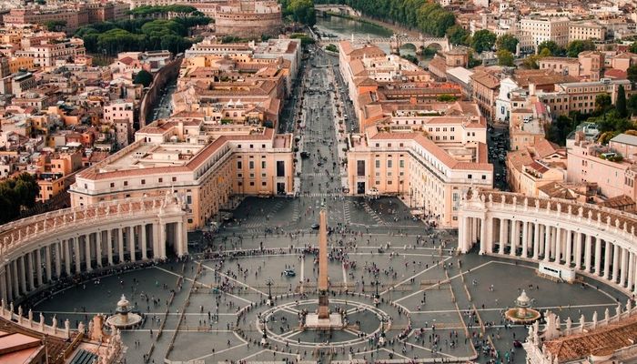 إيطاليا تعتزم إنفاق 6.2  مليار دولار لمساعدة الأسر والشركات