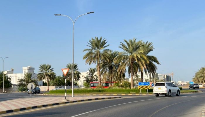 منها مشروع توسعة شارعي الموج و 18 نوفمبر.. بلدية مسقط تنفذ عدة مشاريع قريبًا