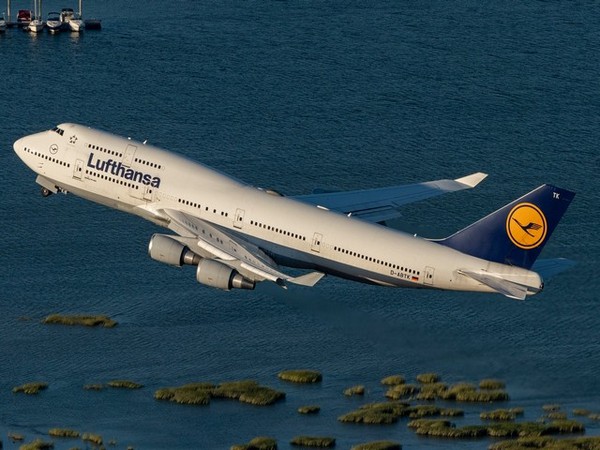 Lufthansa Airlines raises salary for pilots