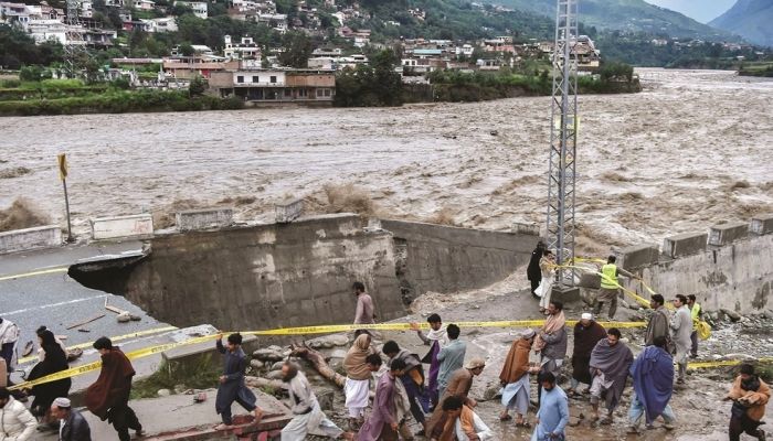 ارتفاع حصيلة ضحايا الفيضانات في باكستان إلى 1545 شخصًا