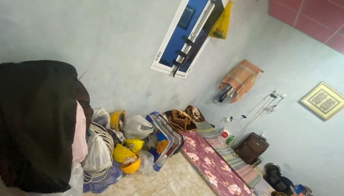 مداهمة منزل في السيب قام المؤجر بتسكين عزاب من العمالة الوافدة فيه