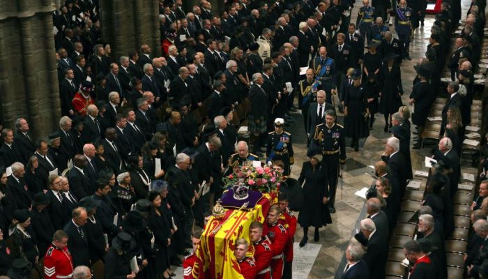 بتكليف سامٍ.. السيد بدر يُشارك في مراسم الجنازة الرسمية لتشييع جثمان الملكة إليزابيث