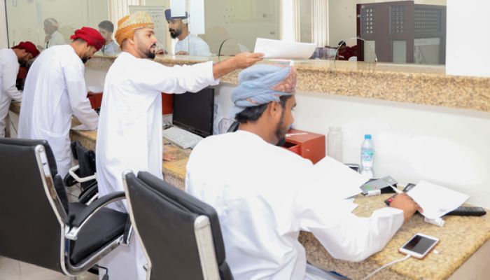 وزارة الخارجية تُطلق خدمات التصديق على الوثائق في منافذ بريد عُمان