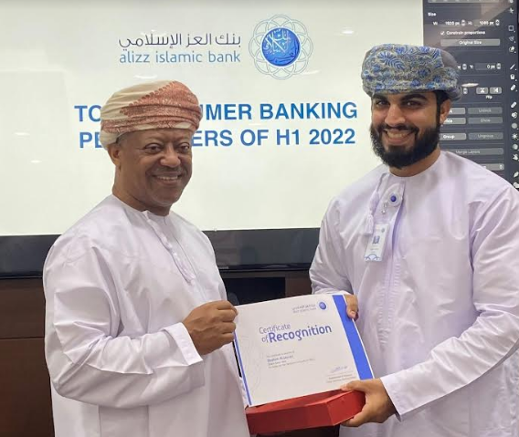 Alizz Islamic Bank CEO honours top employees