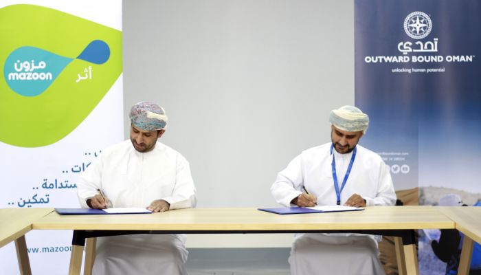 مزون للألبان توقع اتفاقية مع تحدي عمان لرعاية الدورات التدريبية للشباب