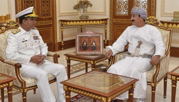 Royal Office Minister receives Pakistan's Navy Chief of Staff