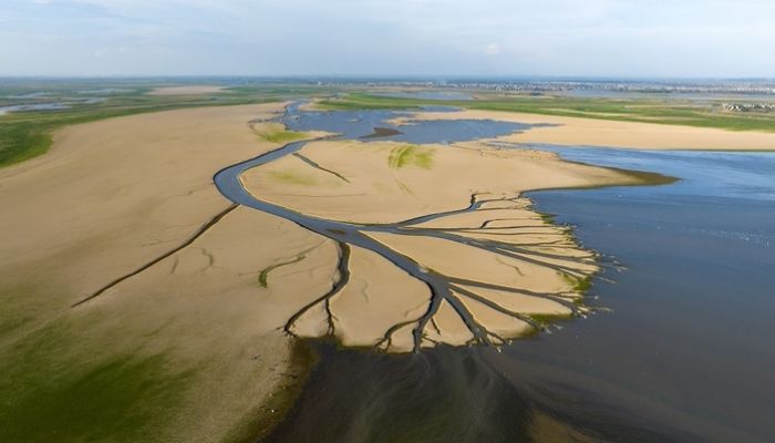 الصين تعلن عن حالة التأهب القصوى في أكبر بحيرة بسبب الجفاف