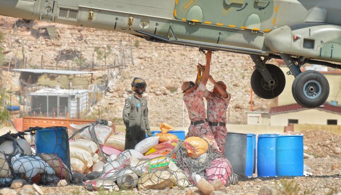نقل المواد الاستهلاكية إلى أهالي جبل الكور