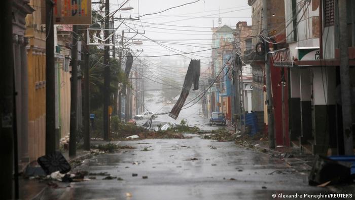 Hurricane Ian knocks out power in Cuba, Florida braces for impact