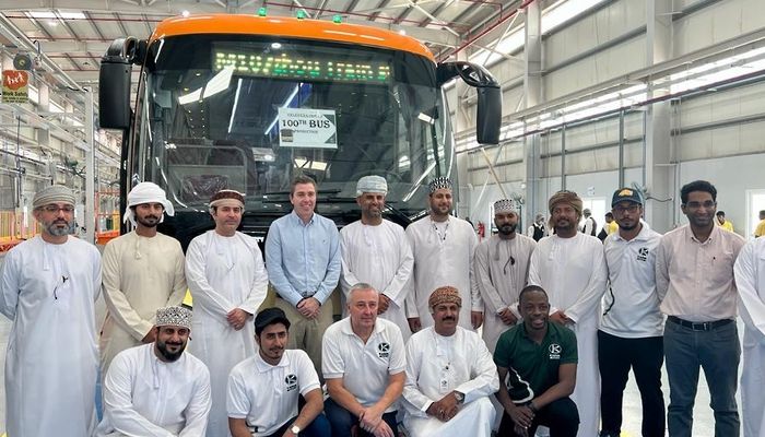 شركة كروة موترز تحتفل بإنتاج الحافلة رقم 100