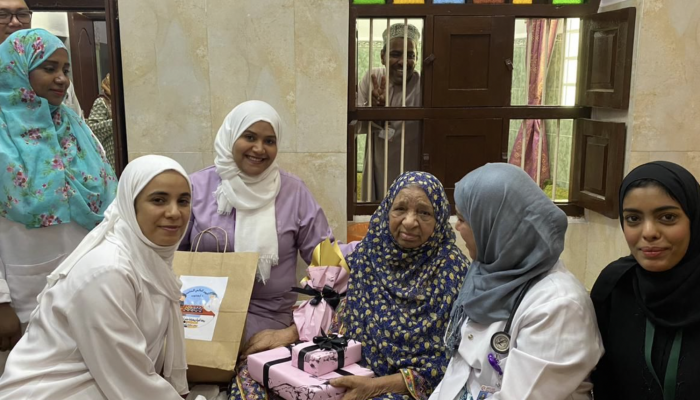 مركز مسقط الصحي يحتفي باليوم العالمي للمسن