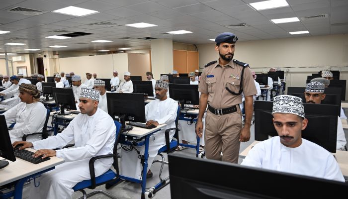 شرطة عمان السلطانية توظف دفعة جديدة من المواطنين