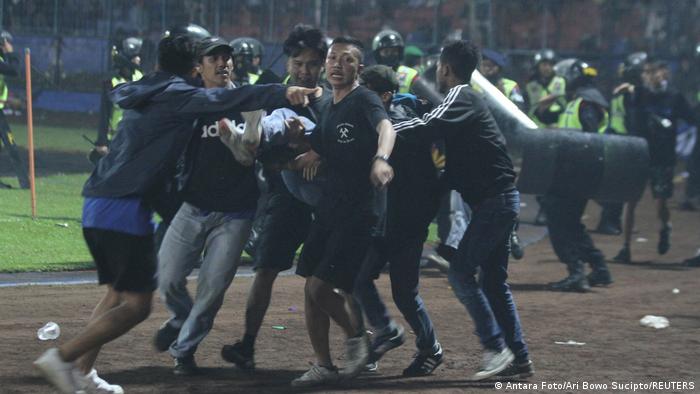 Indonesia launches investigation into deadly football stampede