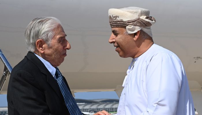 سلطنة عمان تواصل جهودها الإنسانية .. وتنسق لعودة مواطن أمريكي من إيران إلى بلده