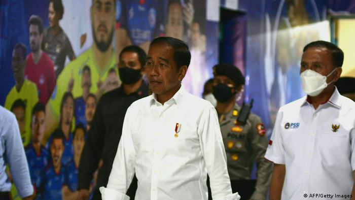 Indonesian President visits victims, vows stadium audit