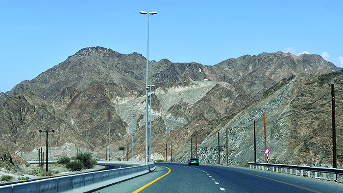 Call for more sign boards at Oman-UAE border